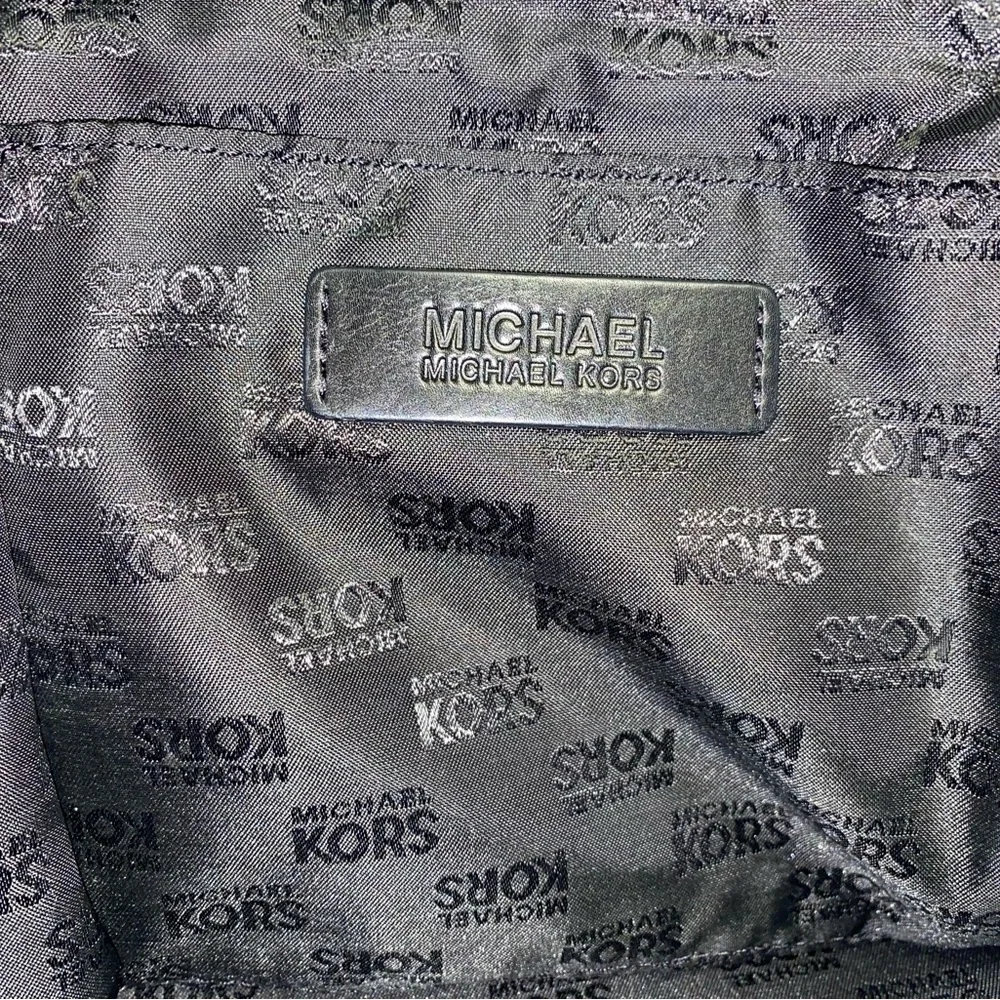 Authentic Michael Kors Satchel - Picture 9 of 16